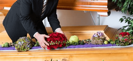 Что делать, если кто-то из близких умер: инструкция по организации похорон