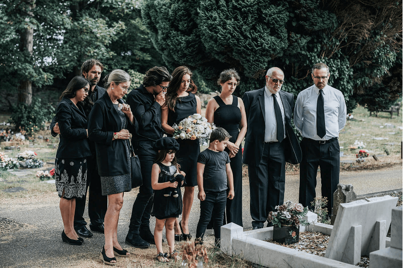 Как правильно одеваться на похороны
